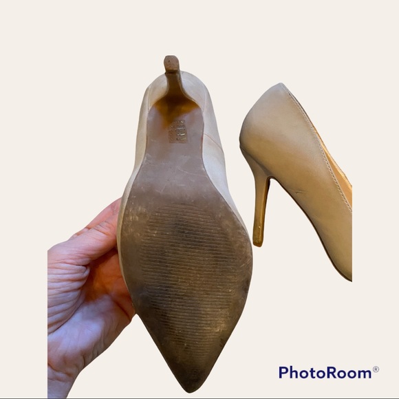 JUSTFAB Tan PUMPS with gold shiny toe SIZE 8.5 HEELS 4 inches - Picture 3 of 7